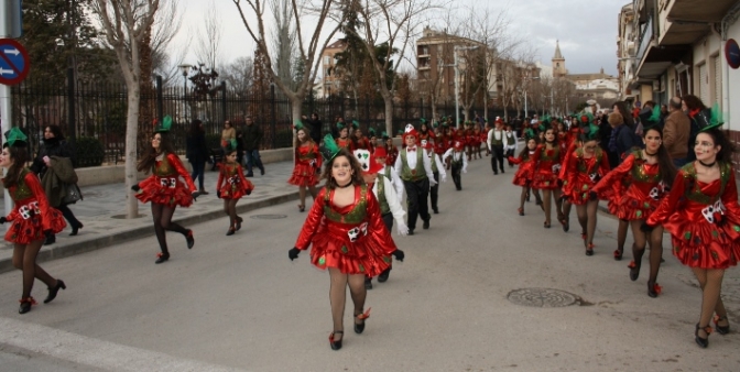 Trece comparsas y un millar de máscaras en los primeros actos del carnaval de La Roda