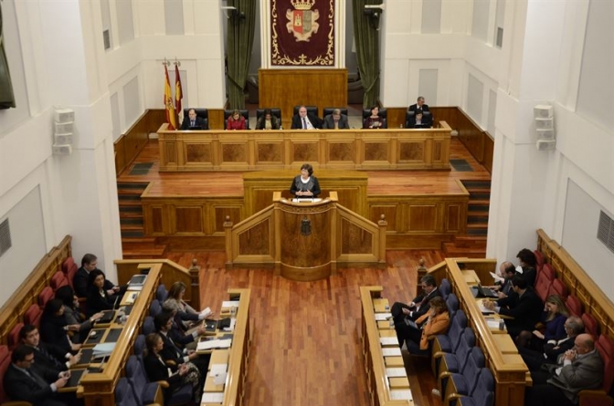 Las Cortes debatirán el 24 de abril sobre la supresión del Síndico, conservación de carreteras, dependencia y el Sescam