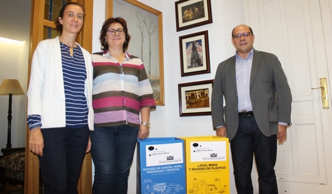 La Diputación de Albacete instala en su sede papeleras para la recogida selectiva