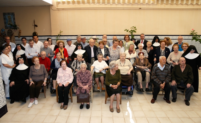 Cospedal visita la Residencia de Mayores ‘Santa Teresa Jornet’ de Hellín