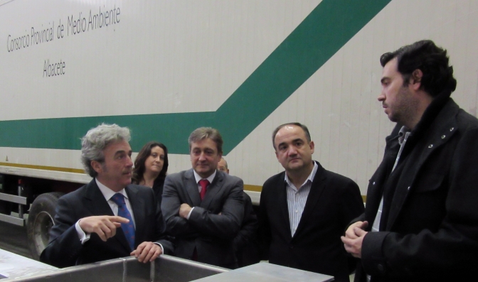 El Grupo Alite de Villarrobledo recibe la visita del consejero de Presidencia de la Junta