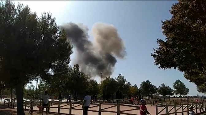 El piloto que se estrelló en Albacete no saltó para evitar que el avión cayera en una zona poblada