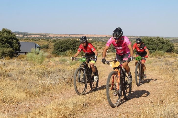 Almudena Jiménez y Pedro Jesús Rodríguez ganaron el maratón BTT de Villarrobledo