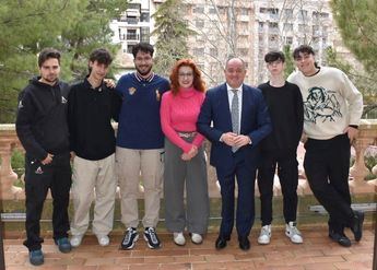 Emilio Sáez recibe a los promotores de la Asociación de Música Urbana de Albacete