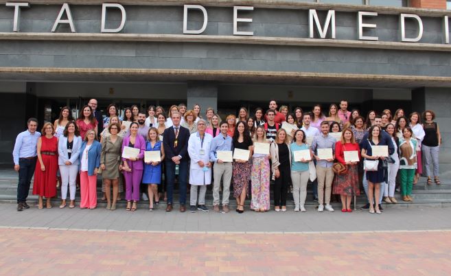 La Gerencia de Atención Integrada de Albacete “gradúa” a 25 enfermeras que han completado su formación como especialistas