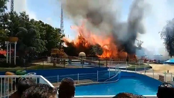 Un aparatoso incendio obliga a desalojar a 500 personas del 'Playa Park' de Ciudad Real