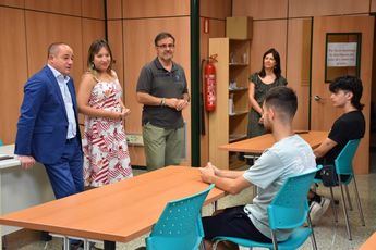 El alcalde da la bienvenida a los jóvenes en situación de vulnerabilidad que participan en el ‘Proyecto Albanega 2’