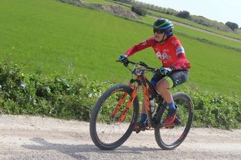 Alfonsi Villar prolonga su dominio en el Circuito de BTT da la Diputación con un triunfo en Mahora