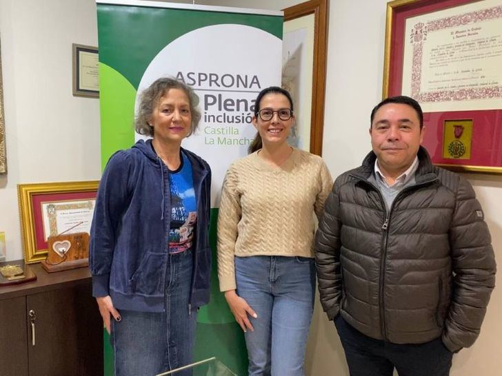 Autoescuela Jaguar imparte clases teóricas adaptadas para personas con discapacidad de ASPRONA y ASLA