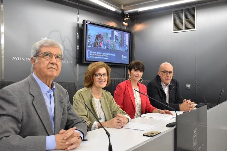 El barrio Polígono San Antón enriquece su oferta cultural con diez conferencias divulgativas de salud, historia, educación y ciencia