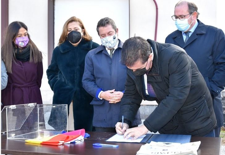 El futuro conservatorio de Almansa ya tiene su primera piedra y prevé dar formación a más de 300 alumnos al año