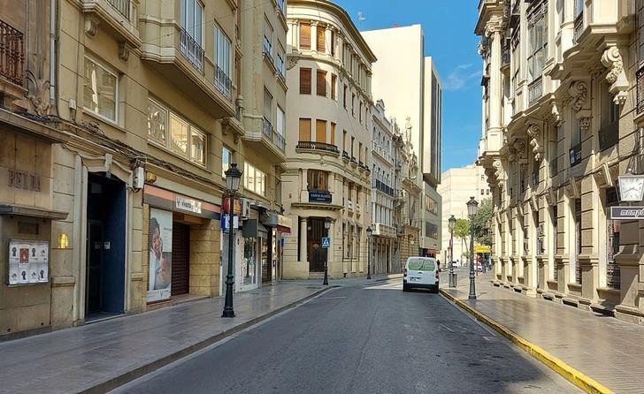 Así estaba la calle Ancha de Albacete esta tarde. Antes de la decisión del Gobierno de limitar la circulación.