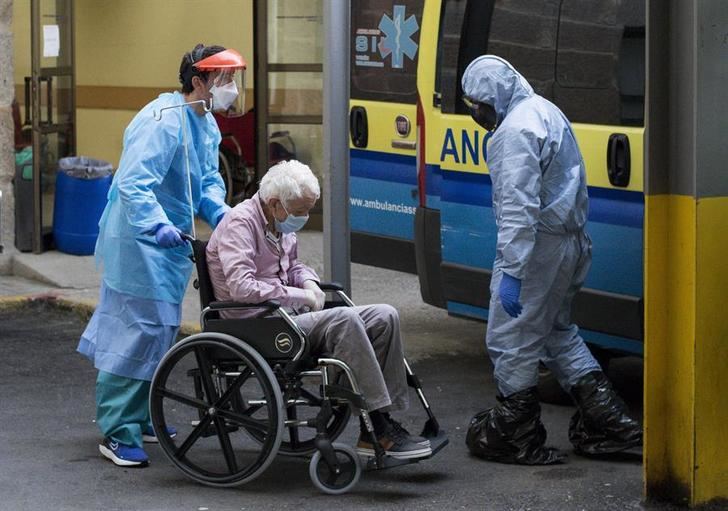 Imagen de archivo de un enfermo de coronavirus en España