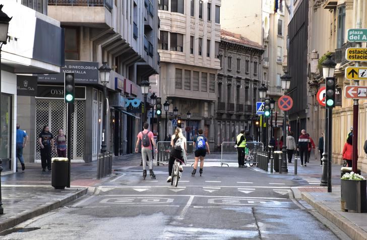 La calle Tesifonte Gallego será peatonal los días que se concentren más personas durante la Navidad
