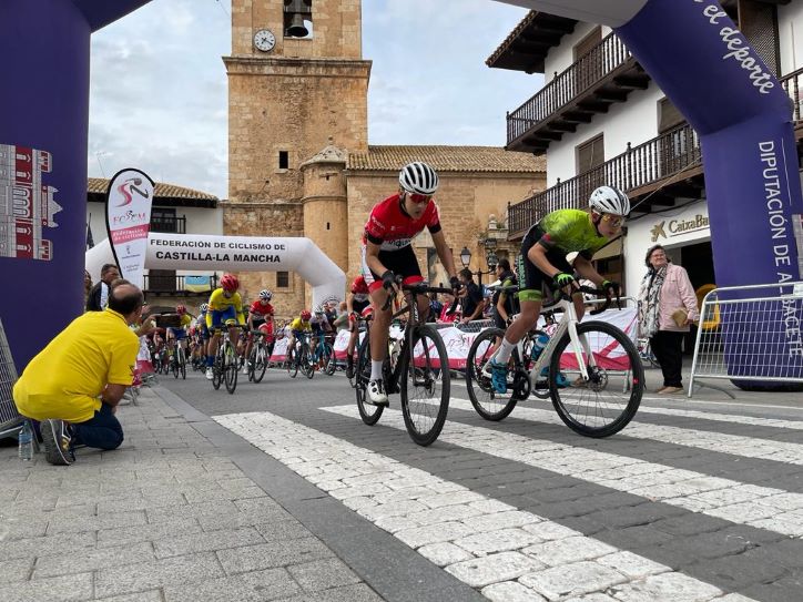 El Deporte Escolar vive una nueva jornada con actividades de atletismo y ciclismo