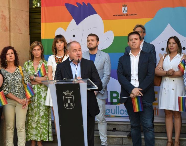 El alcalde asegura que “Albacete es una ciudad orgullosa de su diversidad”