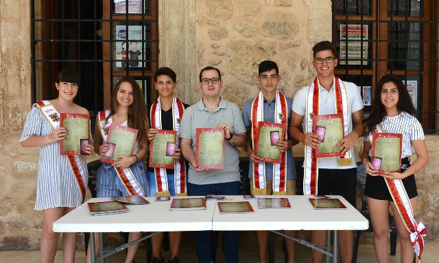 El Bonillo inicia el reparto de sus libros de fiestas 2018, que se celebran del 10 al 15 de agosto