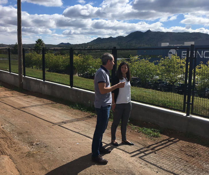 El cantero de Letur valora la oferta del Ayuntamiento para ampliar sus instalaciones por Elche de la Sierra