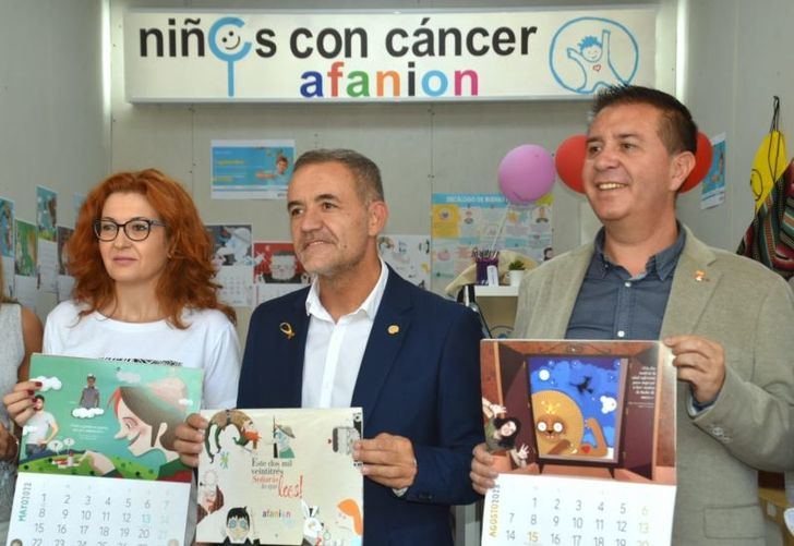 Cabañero anima a “feriar y feriarnos calendarios solidarios de AFANION para 2023”
