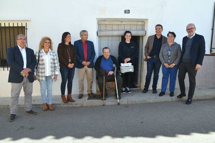 Diputación y Junta supervisan en El Bonillo el programa de Comidas a Domicilio, que ya supera los 125.000 menús