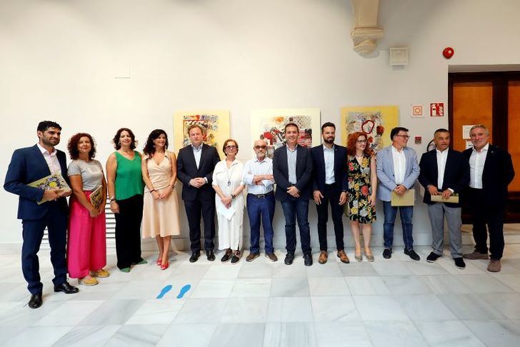 Cabañero inaugura la exposición ‘Trozos de vida, trozos de telas, trozos de historia’ del artista albaceteño Abel Cuerda en el Centro Cultural La Asunción