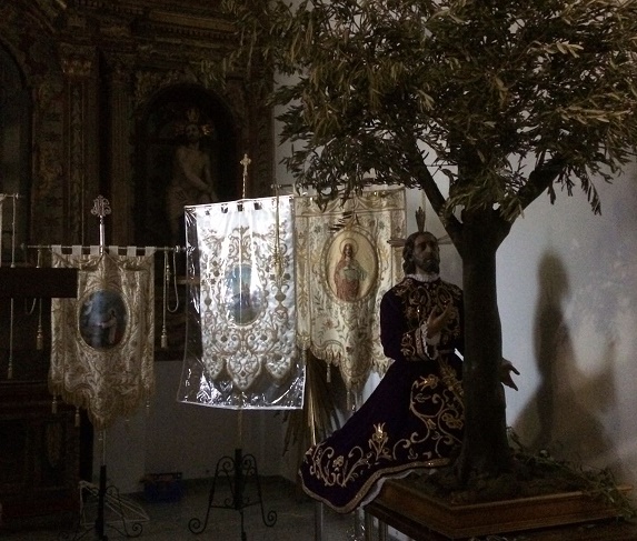 Las imágenes de la Procesión del Santo Abrazo tuvieron que quedarse en su templo.