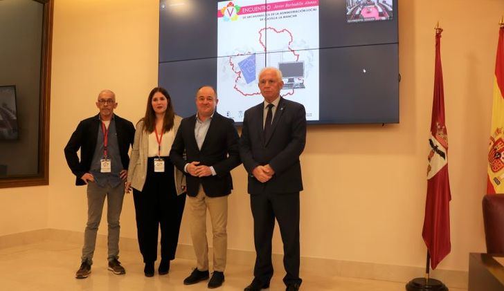 Emilio Sáez anuncia la puesta en marcha de un proyecto educativo para abrir a la ciudadanía el Archivo Municipal de Albacete