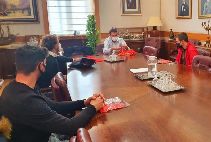 La Diputación de Albacete recibe a los campeones albaceteños de la prueba de España de Ciclismo en pista