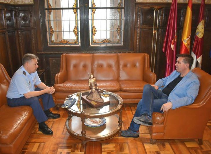 Santi Cabañero brinda 'la total colaboración' de la Diputación a la Maestranza Área de Albacete de cara al Ejercicio BACSI 2023