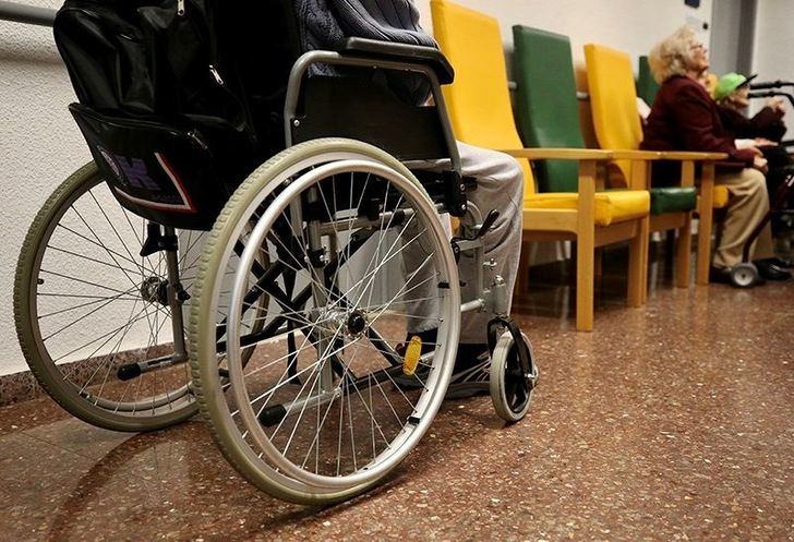 C-LM licita por 9,7 millones el contrato que cubrirá la compra de de 5.000 productos de apoyo para 3.300 dependientes