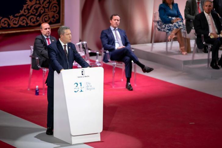 Page presume que en C-LM se lleve 40 años trabajando 'en lo que nos une' en vez de en 'lo que nos separa'