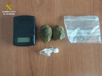 Detenido en Tarancón por saltarse un control de la Guardia Civil y portar hachís y cocaína en su coche