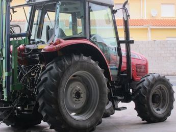 Ingresa en el hospital un hombre 57 años tras ser atropellado por su propio tractor en Tomelloso