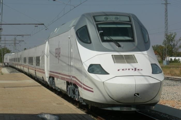 El corredor Valencia-Albacete-Alcázar contará esta Navidad con dos trenes circulando al doble de su capacidad