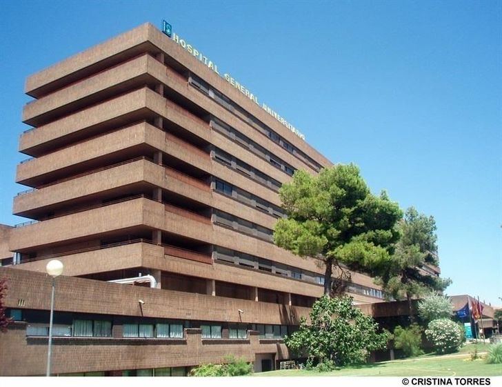 Afectadas por inhalación de humo once personas tras el incendio en un bloque de pisos de Albacete
