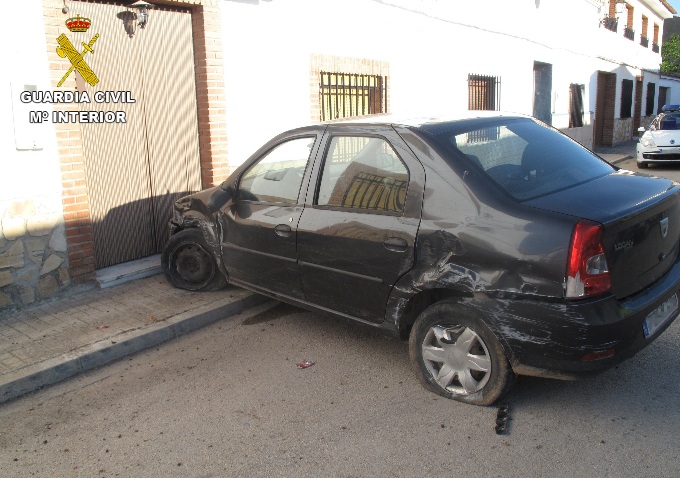 Detenido en El Toboso tras intentar embestir con su coche a la Guardia Civil y chocar con una vivienda