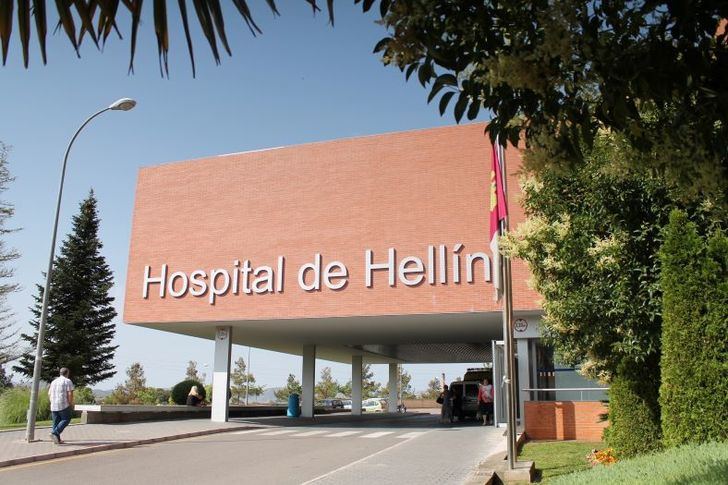 El incendio de una vivienda en Hellín se salda con un hombre trasladado al hospital con quemaduras en la mano