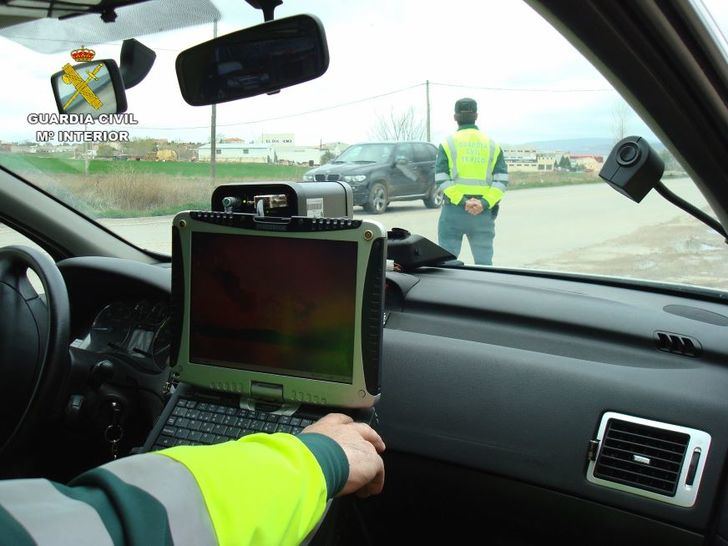 Investigado por conducir 22 kilómetros en sentido contrario escapando de Guardia Civil en Motilla del Palancar