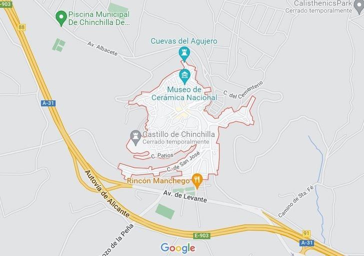 Cuatro heridos, uno de ellos grave, tras un choque entre un camión y un turismo en Chinchilla de Montearagón