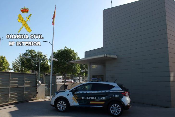 Roba una furgoneta en Azuqueca y es detenido cuando estaba escondido en el aseo de una estación de servicio