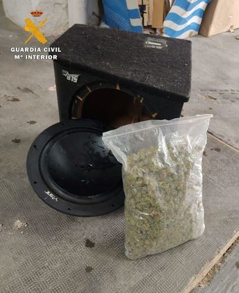 Dos detenidos e intervenidos 435 gramos de marihuana dentro del altavoz de un coche en Villarrobledo