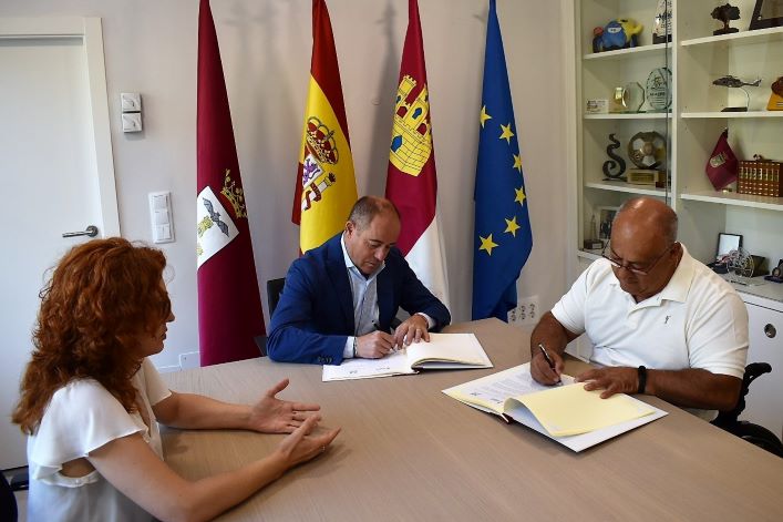 El Ayuntamiento confía en Cocemfe la creación de la Oficina de Accesibilidad Universal de Albacete