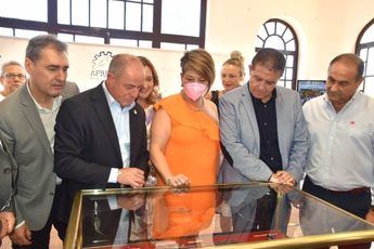 El artesano Juan Luis Vergara triunfa en el XLI Concurso de Cuchillería de C-LM ganando tres premios