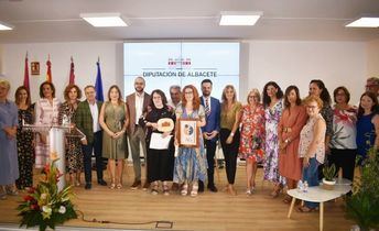 Los enfermos de Alzheimer de Albacete premian a la Diputación por su apoyo y colaboración en los últimos años