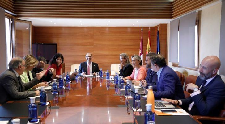 El presidente de las Cortes de C-LM cobró 91.602 euros en 2021, Núñez 77.288 y Mora 72.808 euros