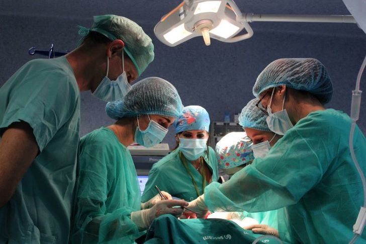 Residentes y facultativos de C-LM realizan un curso de formación en Albacete sobre extracción y trasplante renal