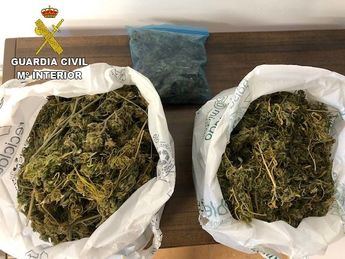 Detenido un joven por transportar 800 gramos de marihuana en su coche en Cañaveras (Cuenca)