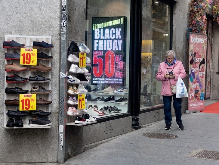 Disminuye el porcentaje de castellanomanchegos dispuesto a comprar en 'Black Friday' y el gasto medio caerá a 212 euros