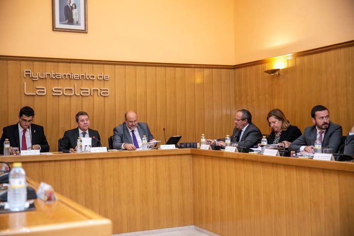 Luz verde a la ley de acompañamiento a cuentas de C-LM que incluye deducciones en vivienda, guardería y emprendimiento