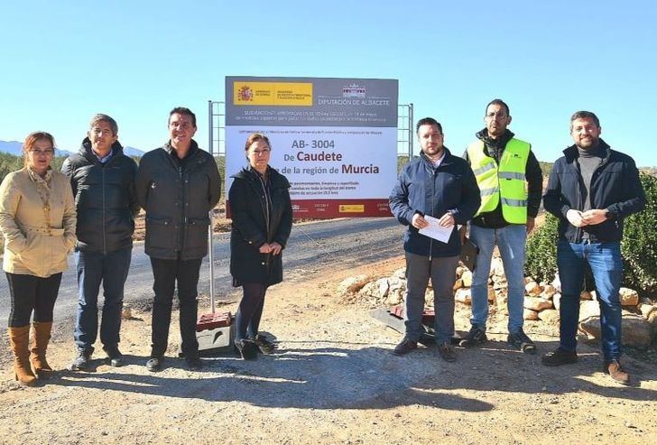 Las mejoras en la carretera AB-3004 entre Caudete y Yecla avanzan 'a buen ritmo' con una inversión de 467.000 euros